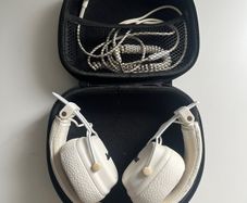 Marshall Major III Bluetooth headphones in white