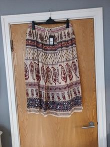 New Look Marie Paisley  Skirt. Size 16.    B.N.W.T