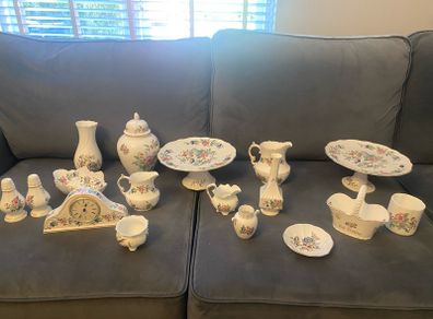 Aynsley Pembroke China, 17 pieces