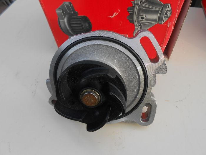 VW Transporter 2.4 Water Pump.