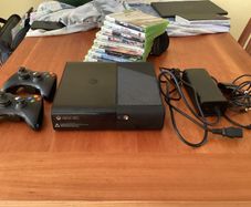 Share Microsoft Xbox 360 E Console Bundle - 2 Controllers, Power Supply & Games inc.