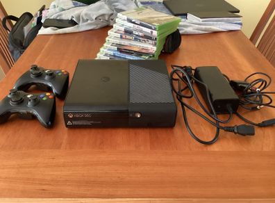 Share Microsoft Xbox 360 E Console Bundle - 2 Controllers, Power Supply & Games inc.