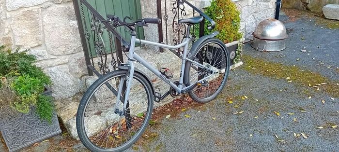 Decathlon Hybrid Bicycle