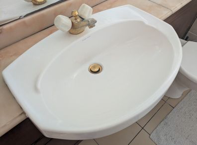 Amitage Shanks bathroom sinks and bath