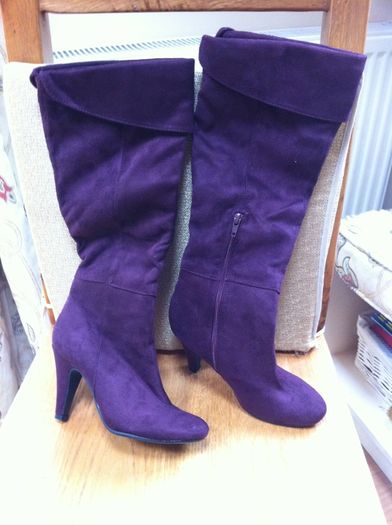 Ladies wine suede high heel boots Size 3.