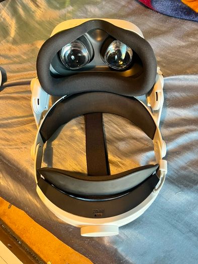 Meta quest 3s with battery pack headband