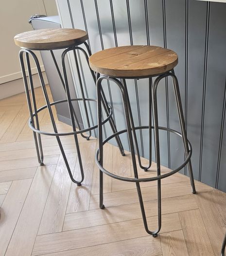 2 kitchen stools, lovely condition,  D18