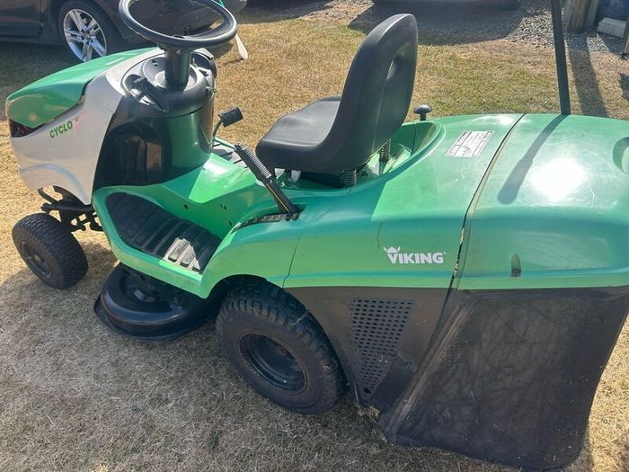 Tractor lawnmower
