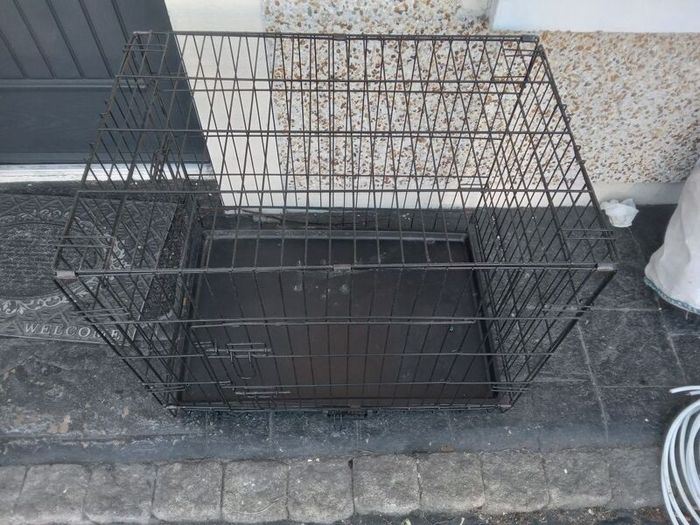 Medium dog cage