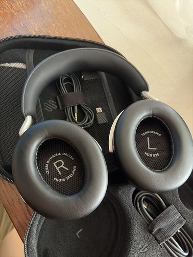 Sennheiser HDB 630 (opened)