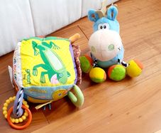 Baby toys/Rattle Toys/Sensory Toys