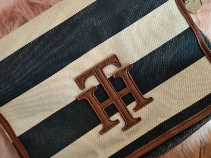 Tommy Hilfiger lovely shoulder medium size bag Postage included