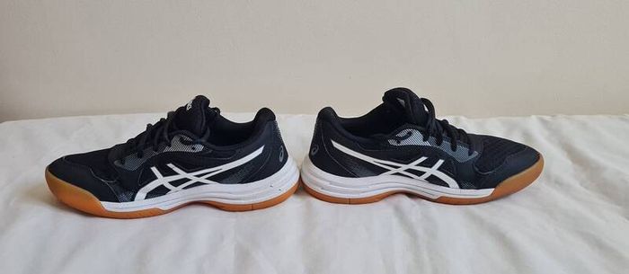 asics upcourt 5 Size 4.5 eu 38 black leather in excellent condition