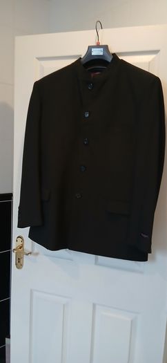 Black 2 piece mans Pierre Remon suit 42R