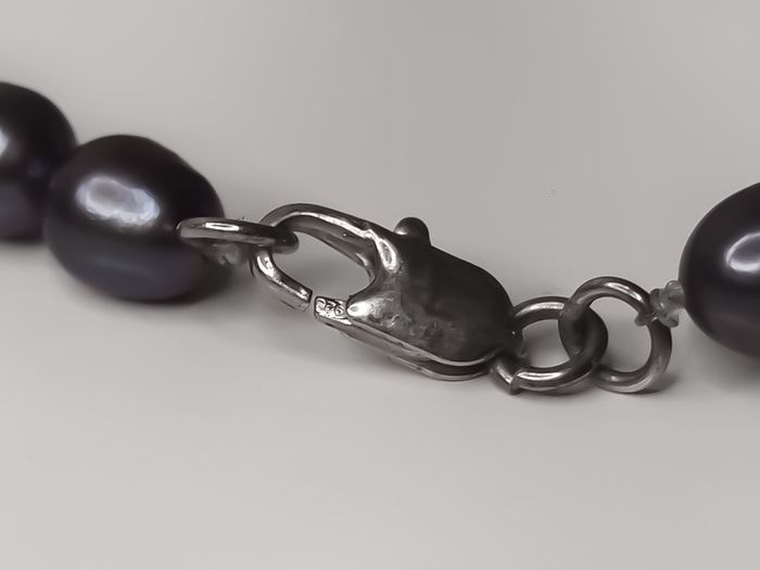 Peacock/black pearls necklace with sterling silver clasp