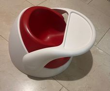 Snug Floor Seat