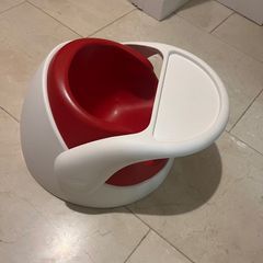 Snug Floor Seat