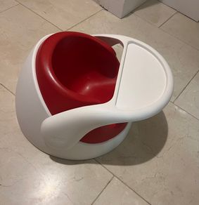 Snug Floor Seat