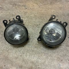 Pair of Genuine Renault / Dacia Front Fog Lights (Valeo) PRICE INCLUDES FITTING