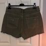 High waist khaki shorts Image 4