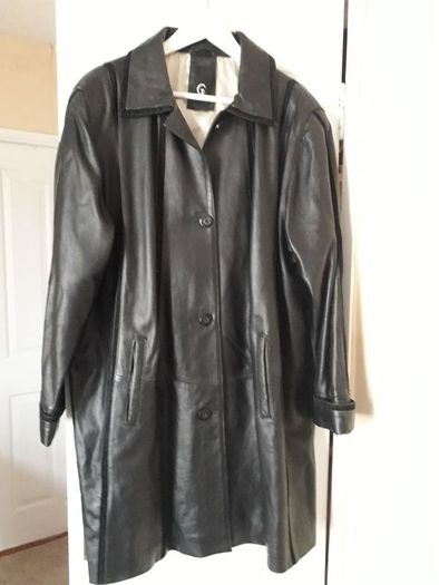Leather Coat/GENUINE LEATHER Three Quarter Length Coat .. Size: 18 UK .. Final Price Drop