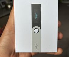 Ledger Nano S Wallet (Crypto wallet) Brand New