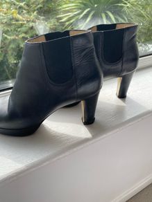 Super comfy platform Hobbs leather ankle boot