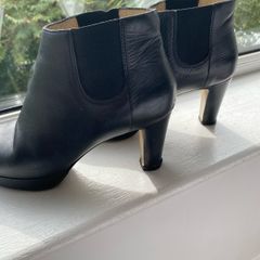 Super comfy platform Hobbs leather ankle boot