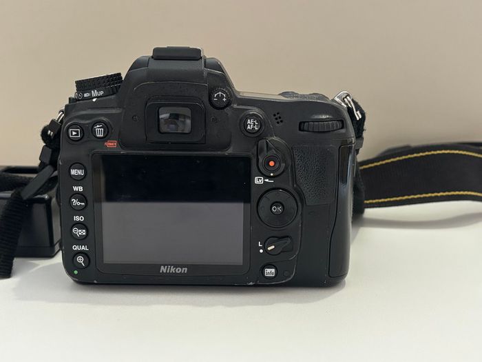 Nikon D7000 DSLR + Nikon 35mm f/1.8G Lens