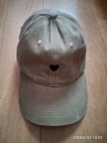 women's cap "love her but leave her wild"
