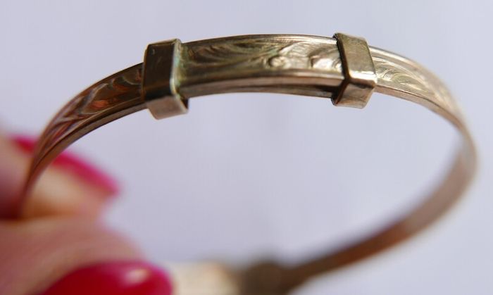 Vintage Child's Rolled Gold Engraved  Bangle Bracelet 2" - 5,32g