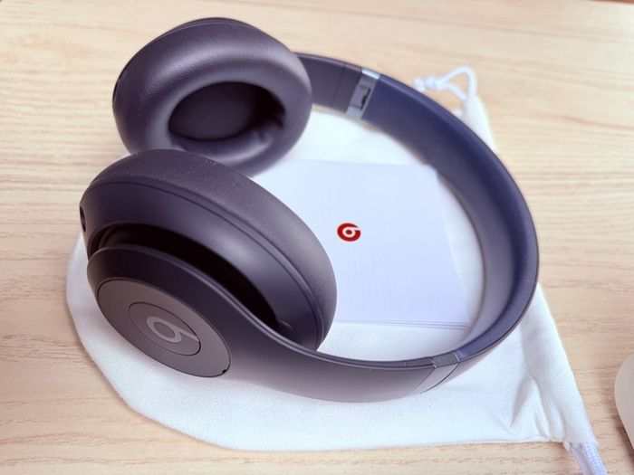 Beats Studio Pro Wireless Headphones Navy Brand New Apple Replacement
