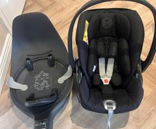 Cybex Cloud Z2 infant car seat and isofix base
