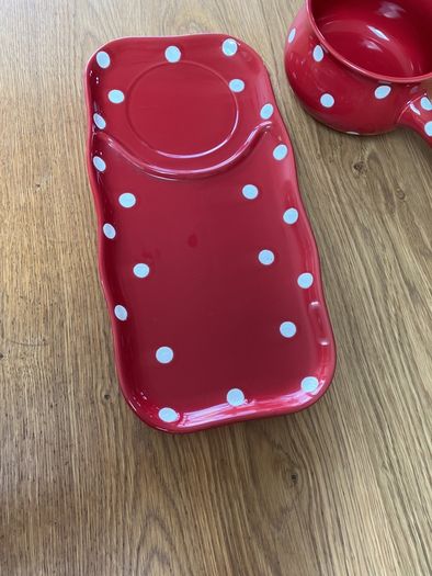 Polka dot serving dish