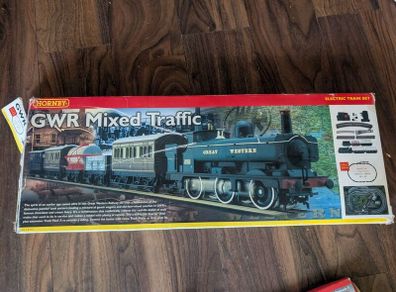 Hornby GWR Mixed Traffic Train Set + Track Pack D & Accessories Bundle