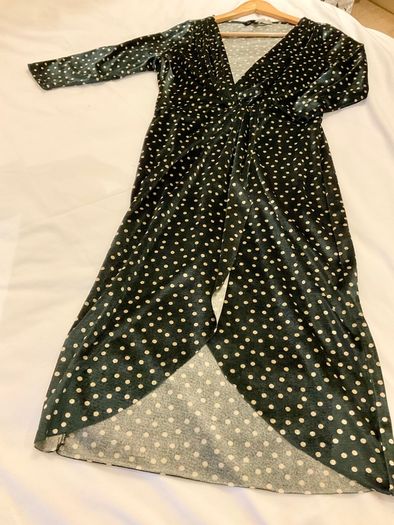 Stunning Zara dress bottle green velvet with lovely fit and detailing Size M