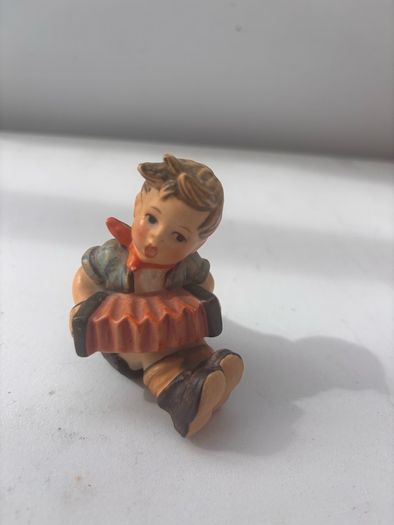 Vintage Goebel Figurine