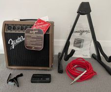 Acoustisonic fender 15 watt amp with  loads of extras.