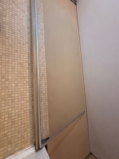 bathroom glass screen