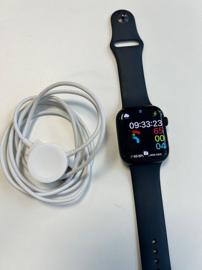 Apple Watch 8 45 mm GPS with charger (84% Battery Health)