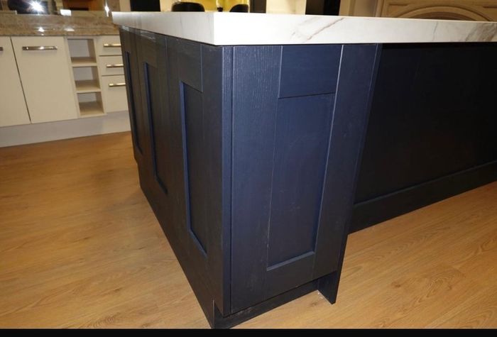Kitchen worktops, kitchen islands and kitchen cabinets