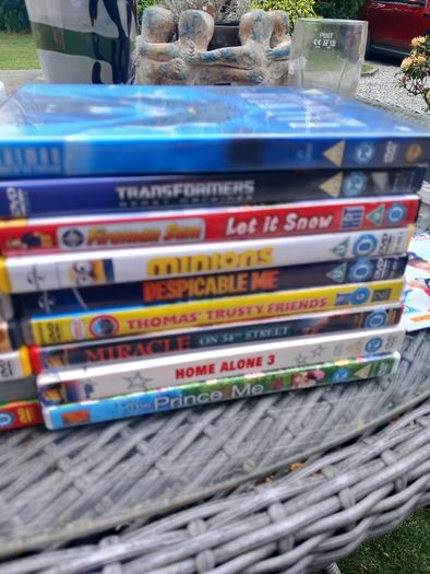 DVDs for kids, mint condition discs, D18