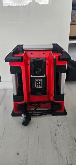 Milwaukee M18 RC-0 230V or 18V AM / FM Site Radio