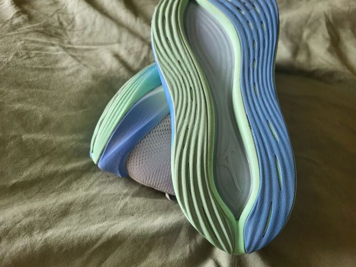 Mizuno Neo Vista