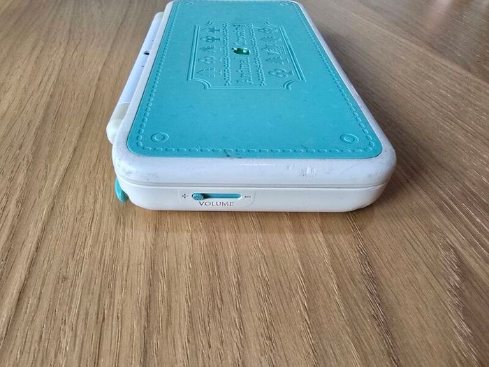 New Nintendo 2DS XL Animal Crossing