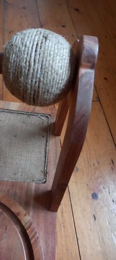 Premium cat scratching station