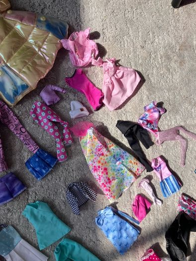 Barbie clothes, shoes, bags, jewellery and accessories