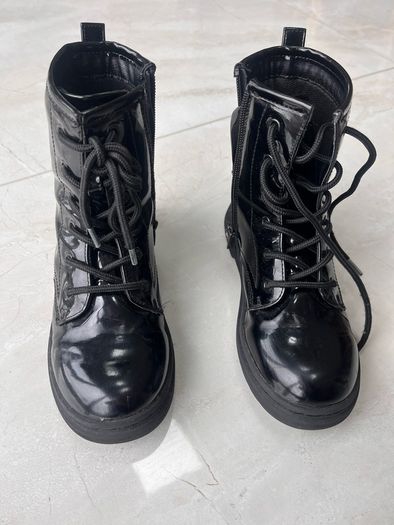 black boots size 1