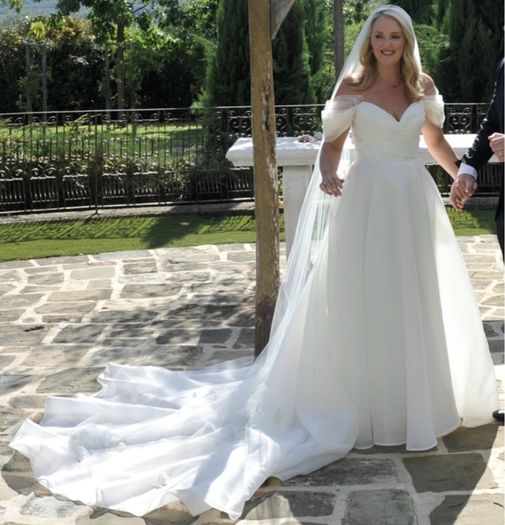 Essence of Australia D3941 wedding dress