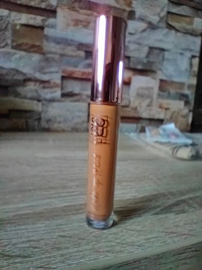 SOSU Cosmetics Wake-Up Wand Correcting Concealer  09 Rich